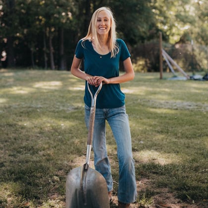 hannah gardening-1